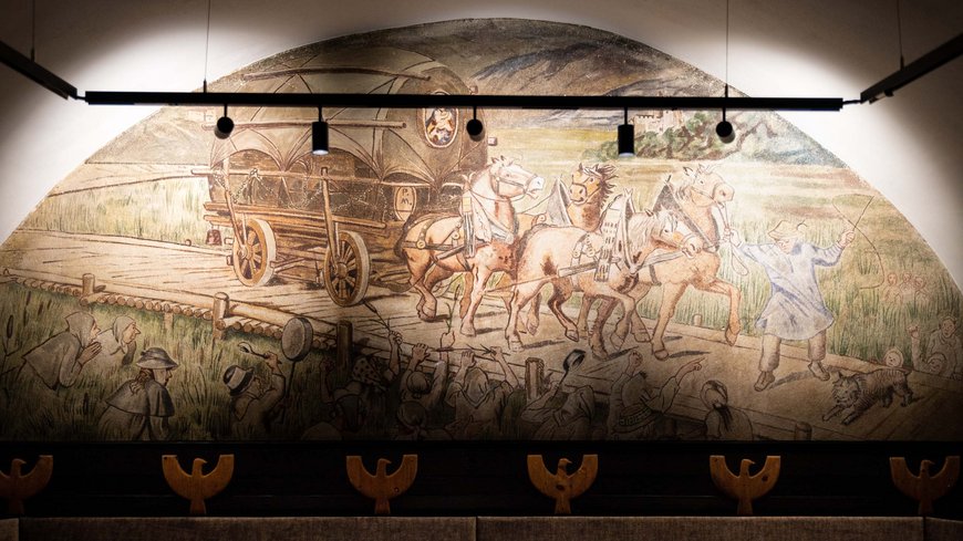 Exzellent essen in diesem Restaurant in Sterzing Historisches Wandgemälde mit Pferdekutsche und Menschen in einem Museum