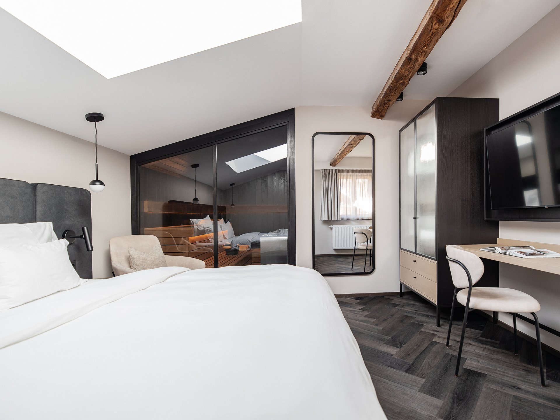 Charmantes Boutique Hotel in Sterzing Modernes Hotelzimmer mit Sauna, Schreibtisch und Fernseher